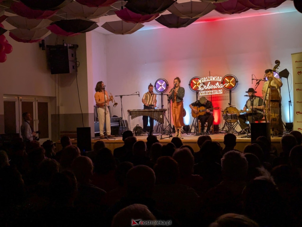 Dzień Kobiet w Lelisie z Warszawską Orkiestrą Sentymentalną [8.03.2025] - zdjęcie #43 - eOstroleka.pl