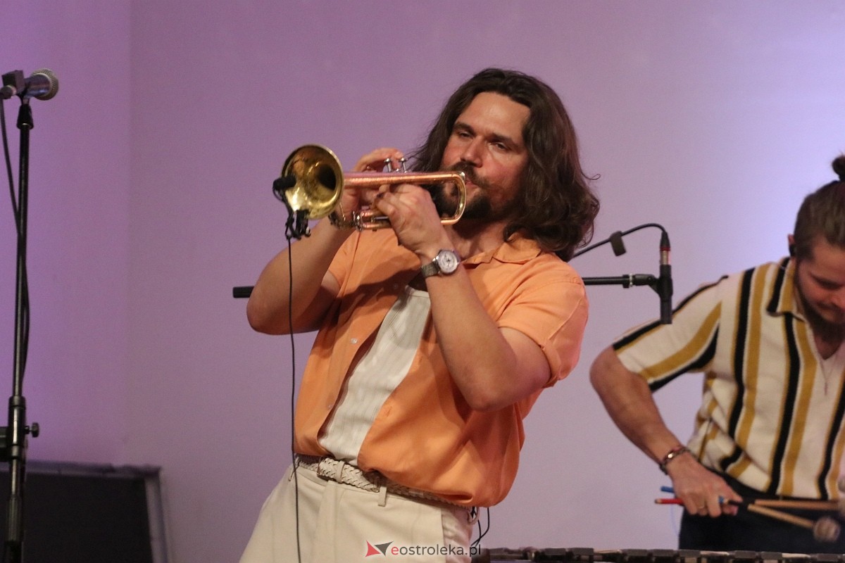 Dzień Kobiet w Lelisie z Warszawską Orkiestrą Sentymentalną [8.03.2025] - zdjęcie #19 - eOstroleka.pl