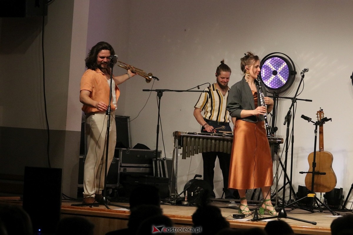 Dzień Kobiet w Lelisie z Warszawską Orkiestrą Sentymentalną [8.03.2025] - zdjęcie #10 - eOstroleka.pl