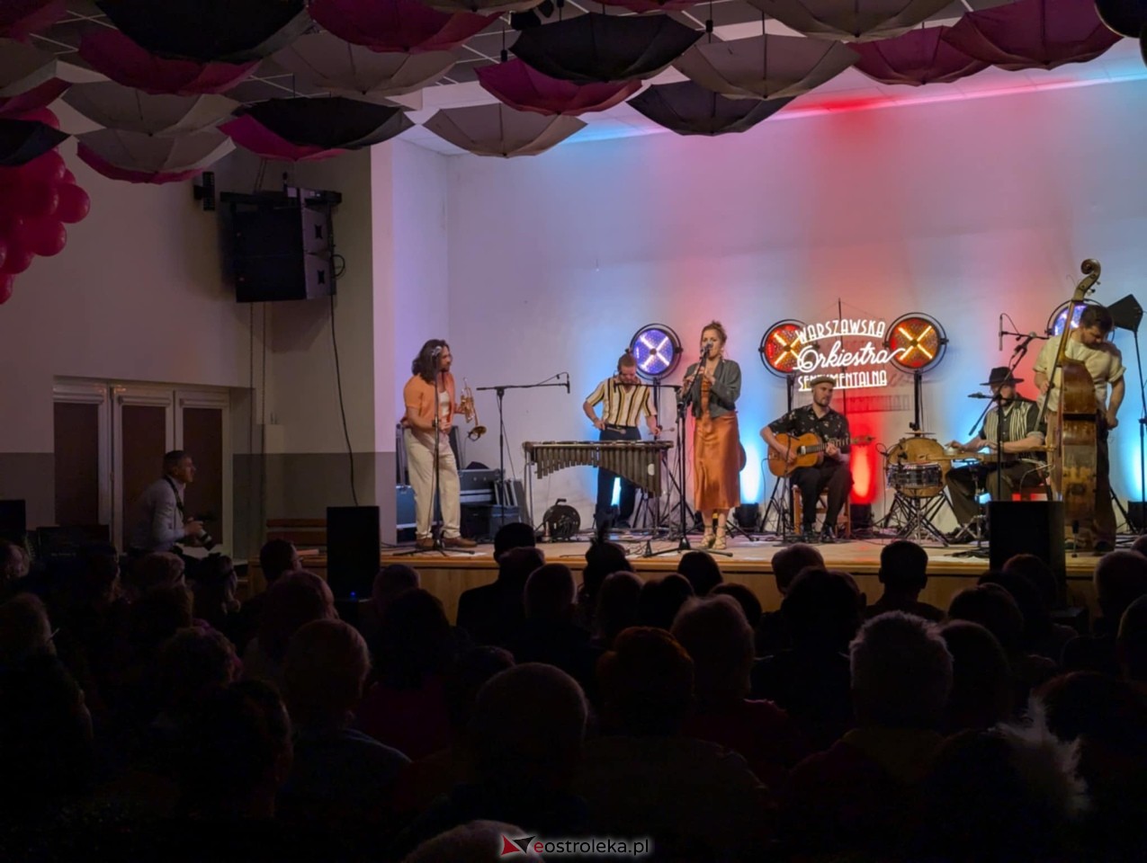 Dzień Kobiet w Lelisie z Warszawską Orkiestrą Sentymentalną [8.03.2025] - zdjęcie #7 - eOstroleka.pl