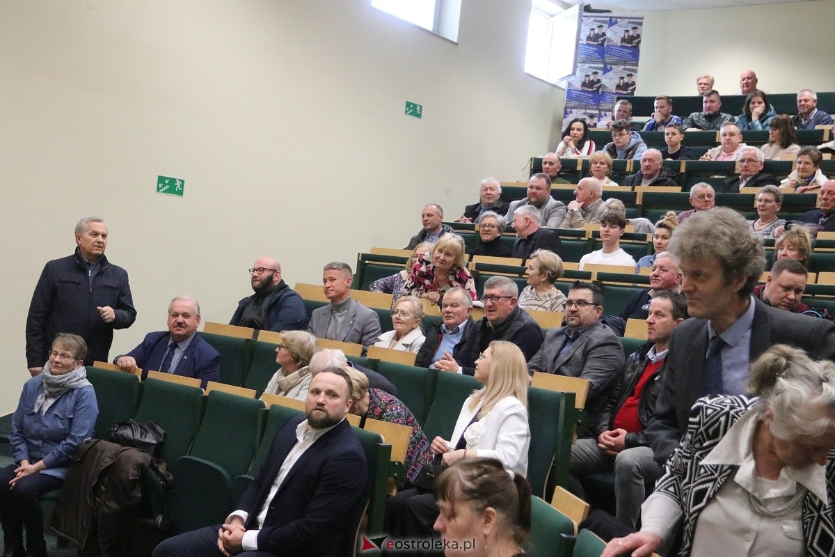 Spotkanie z Patrykiem Jakim i Jackiem Ozdobą w Ostrołęce [09.03.2025] - zdjęcie #52 - eOstroleka.pl