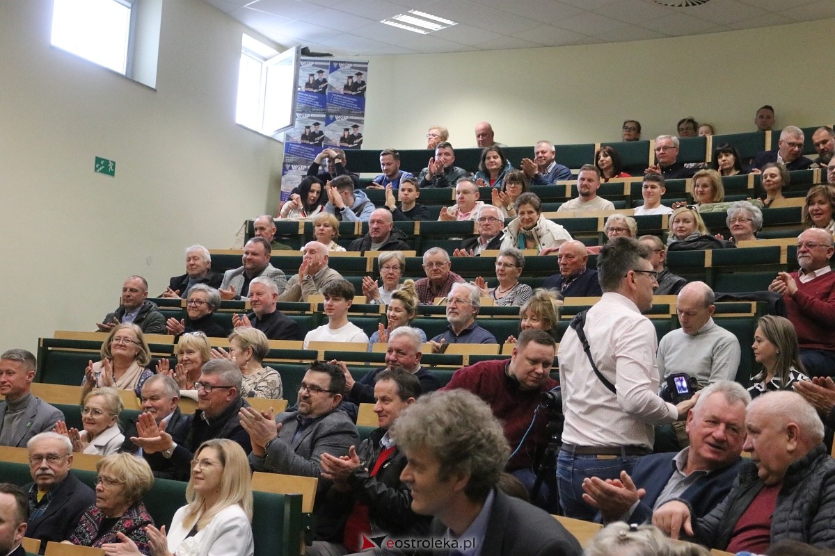 Spotkanie z Patrykiem Jakim i Jackiem Ozdobą w Ostrołęce [09.03.2025] - zdjęcie #51 - eOstroleka.pl