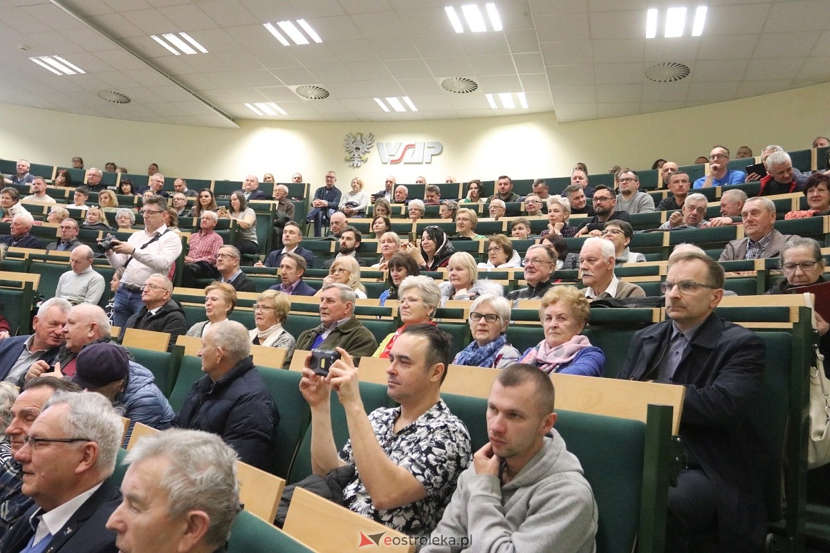 Spotkanie z Patrykiem Jakim i Jackiem Ozdobą w Ostrołęce [09.03.2025] - zdjęcie #50 - eOstroleka.pl