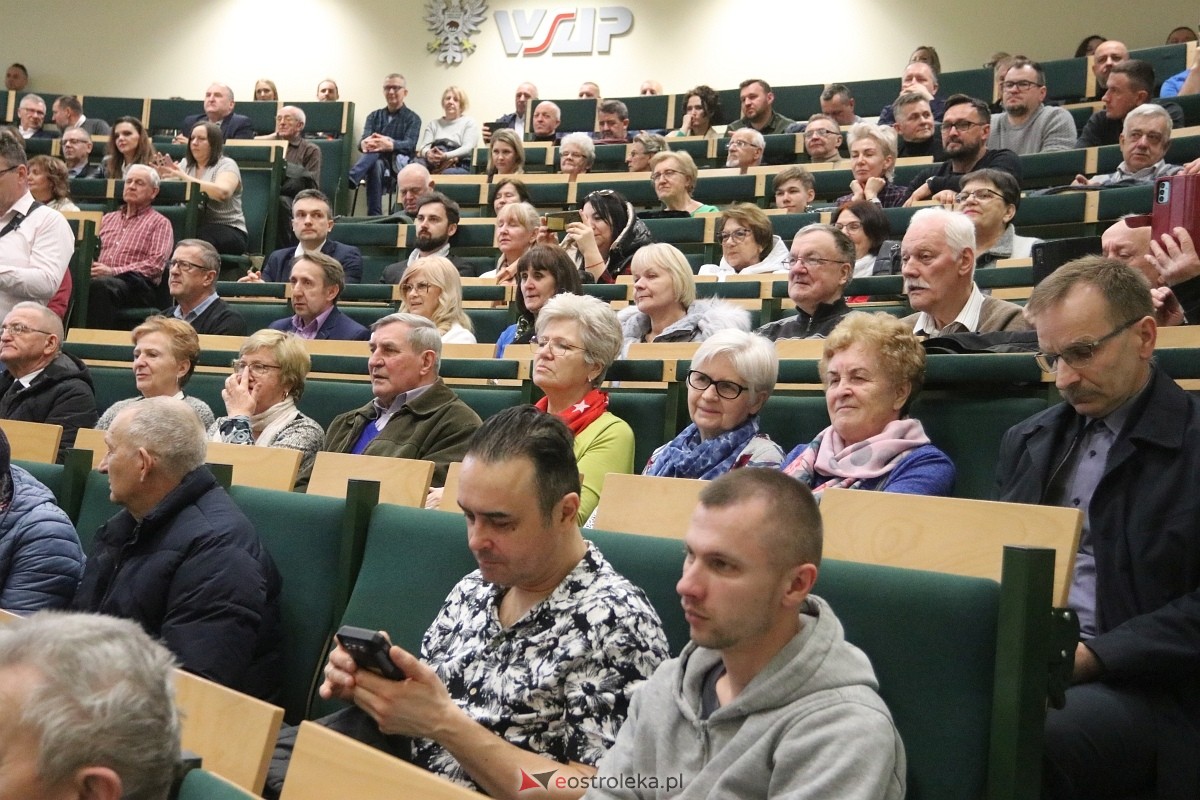 Spotkanie z Patrykiem Jakim i Jackiem Ozdobą w Ostrołęce [09.03.2025] - zdjęcie #46 - eOstroleka.pl