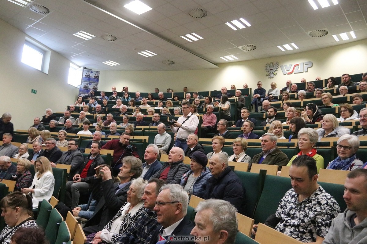 Spotkanie z Patrykiem Jakim i Jackiem Ozdobą w Ostrołęce [09.03.2025] - zdjęcie #44 - eOstroleka.pl