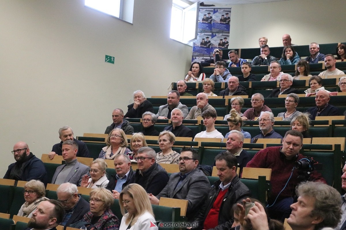 Spotkanie z Patrykiem Jakim i Jackiem Ozdobą w Ostrołęce [09.03.2025] - zdjęcie #43 - eOstroleka.pl