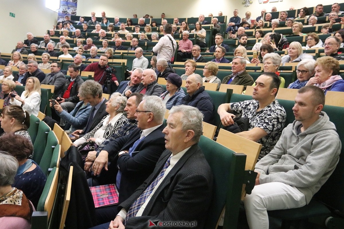 Spotkanie z Patrykiem Jakim i Jackiem Ozdobą w Ostrołęce [09.03.2025] - zdjęcie #40 - eOstroleka.pl