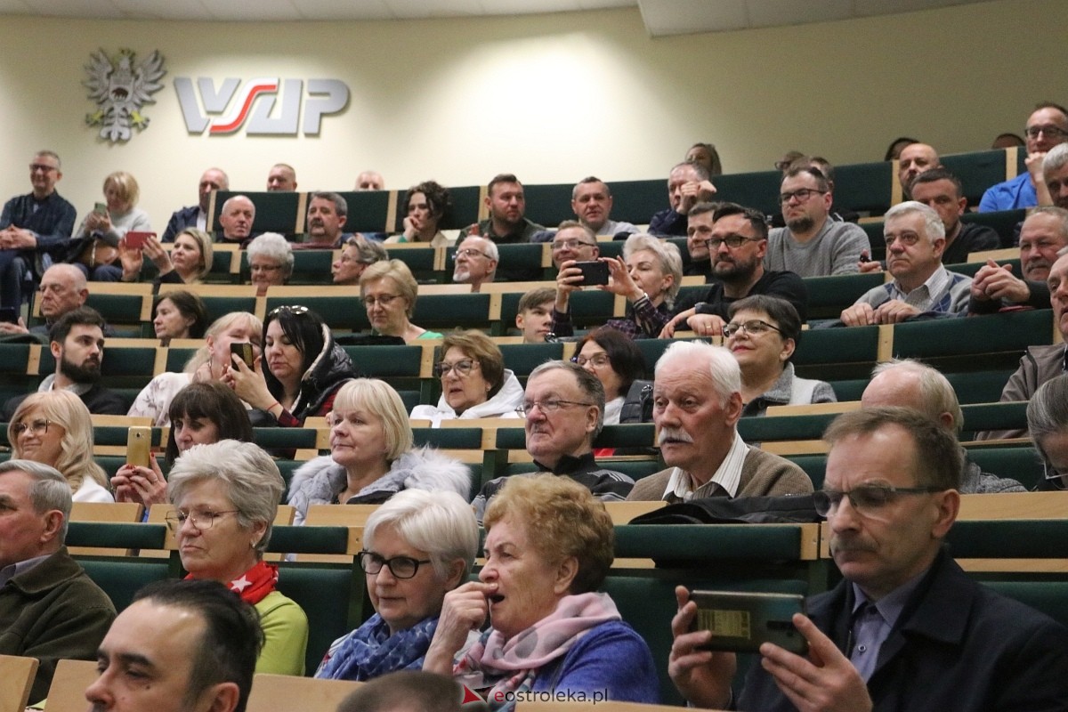 Spotkanie z Patrykiem Jakim i Jackiem Ozdobą w Ostrołęce [09.03.2025] - zdjęcie #39 - eOstroleka.pl