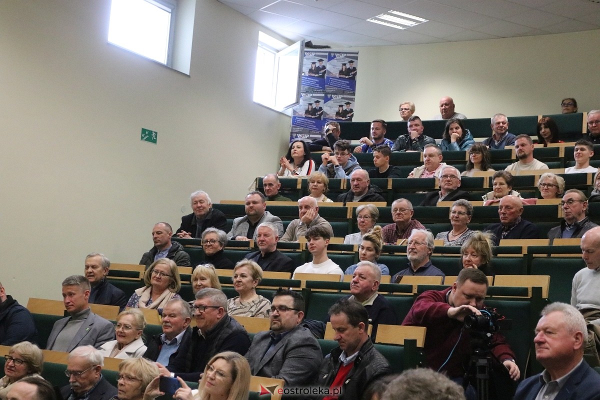 Spotkanie z Patrykiem Jakim i Jackiem Ozdobą w Ostrołęce [09.03.2025] - zdjęcie #37 - eOstroleka.pl