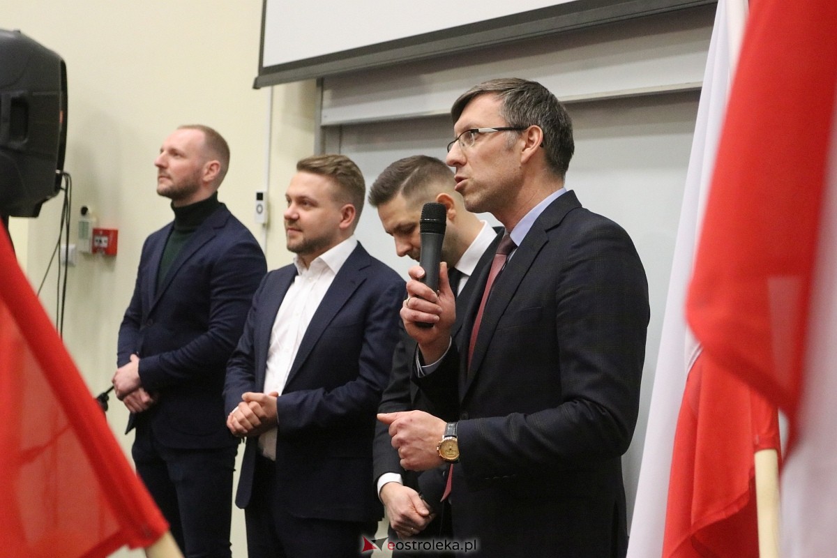 Spotkanie z Patrykiem Jakim i Jackiem Ozdobą w Ostrołęce [09.03.2025] - zdjęcie #30 - eOstroleka.pl