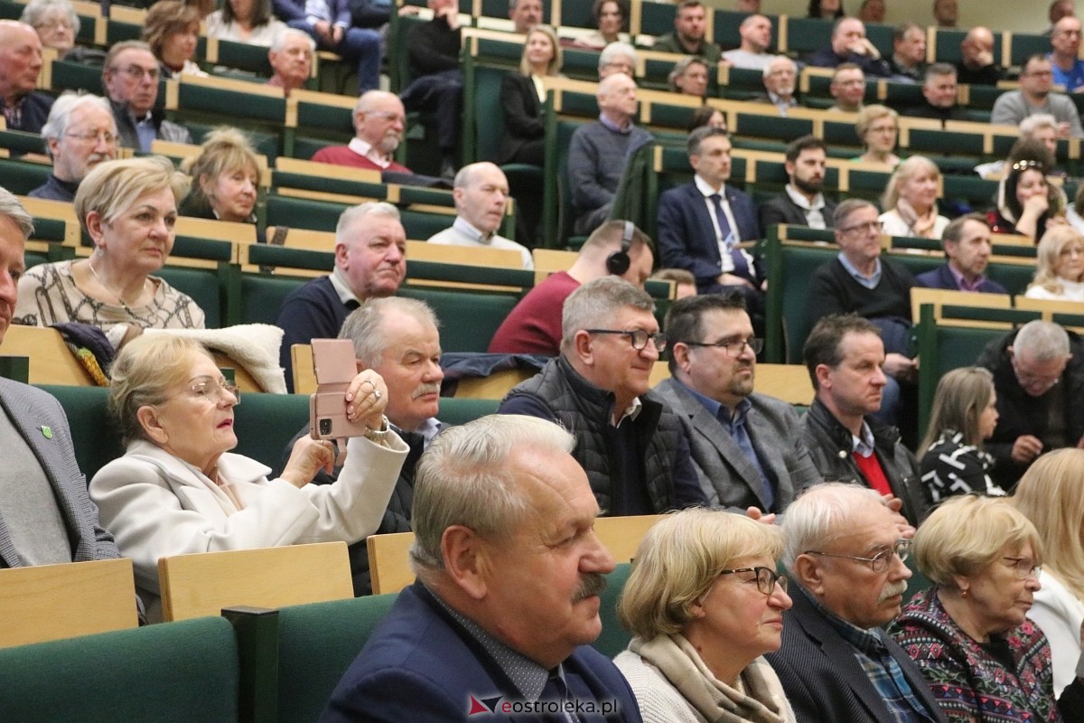 Spotkanie z Patrykiem Jakim i Jackiem Ozdobą w Ostrołęce [09.03.2025] - zdjęcie #28 - eOstroleka.pl