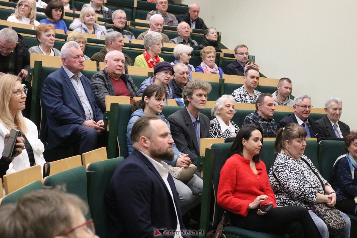 Spotkanie z Patrykiem Jakim i Jackiem Ozdobą w Ostrołęce [09.03.2025] - zdjęcie #26 - eOstroleka.pl