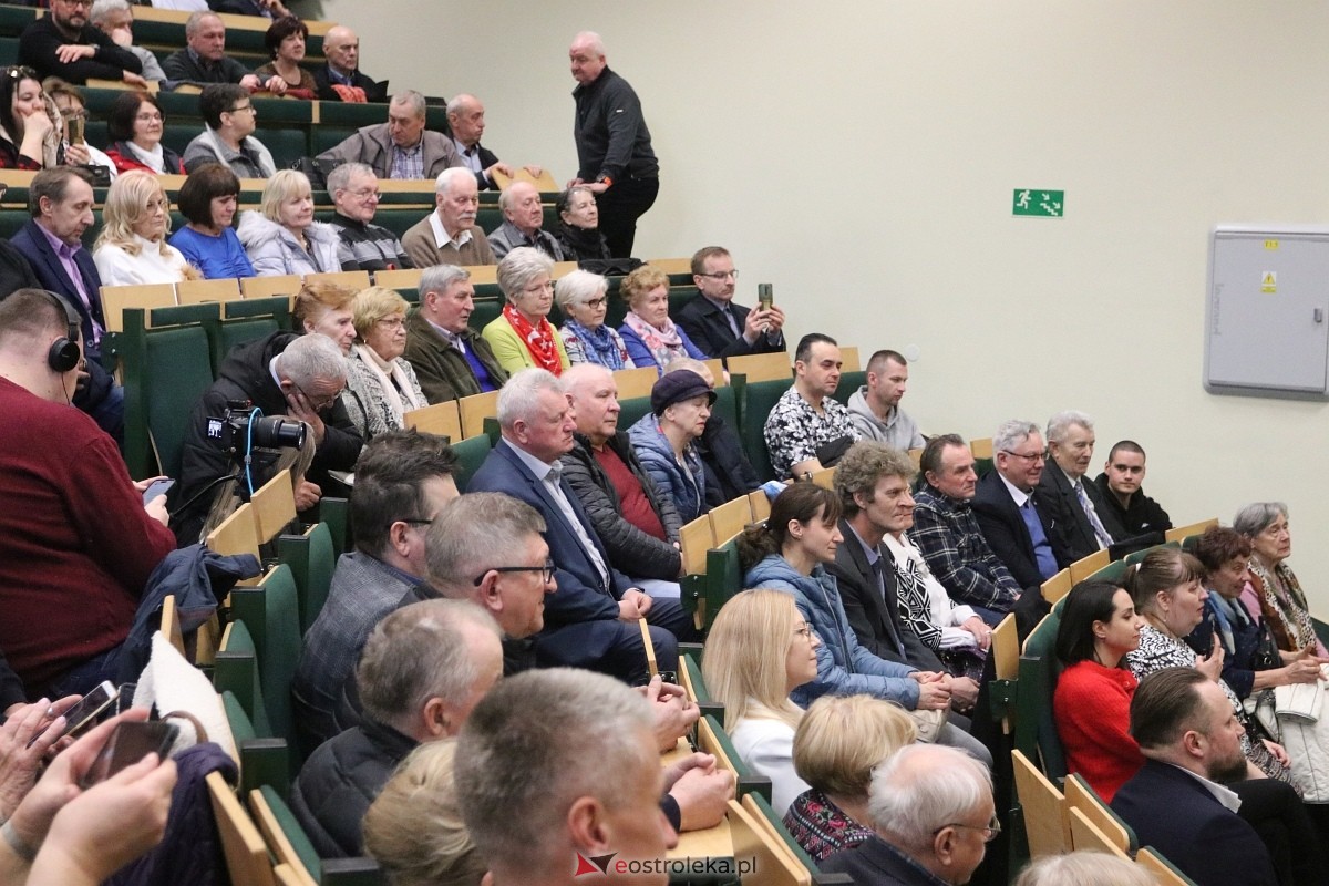 Spotkanie z Patrykiem Jakim i Jackiem Ozdobą w Ostrołęce [09.03.2025] - zdjęcie #25 - eOstroleka.pl