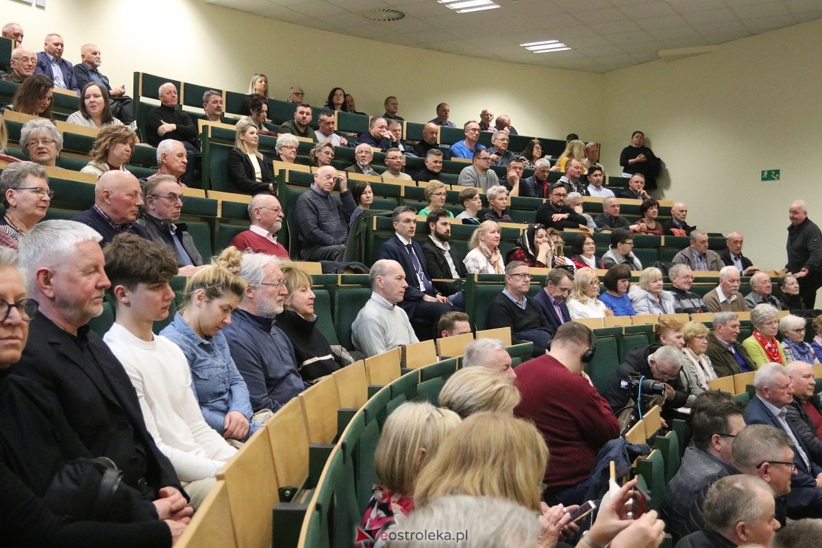 Spotkanie z Patrykiem Jakim i Jackiem Ozdobą w Ostrołęce [09.03.2025] - zdjęcie #24 - eOstroleka.pl