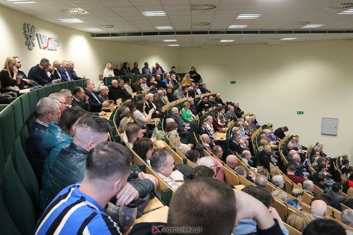 Spotkanie z Patrykiem Jakim i Jackiem Ozdobą w Ostrołęce [09.03.2025] - zdjęcie #23 - eOstroleka.pl
