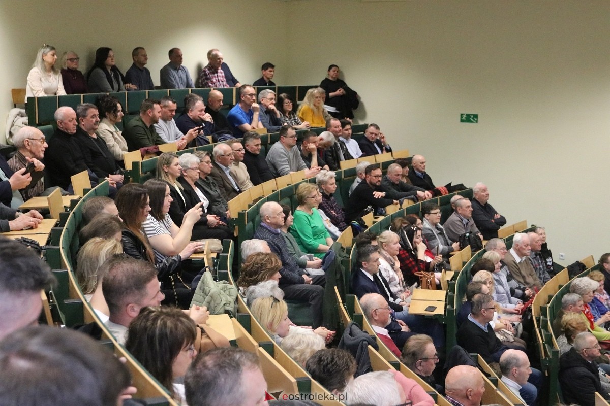 Spotkanie z Patrykiem Jakim i Jackiem Ozdobą w Ostrołęce [09.03.2025] - zdjęcie #22 - eOstroleka.pl