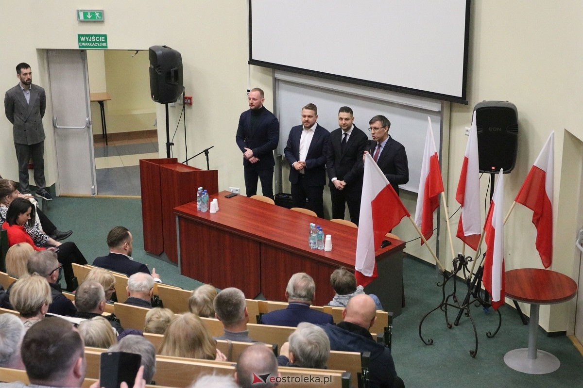 Spotkanie z Patrykiem Jakim i Jackiem Ozdobą w Ostrołęce [09.03.2025] - zdjęcie #21 - eOstroleka.pl