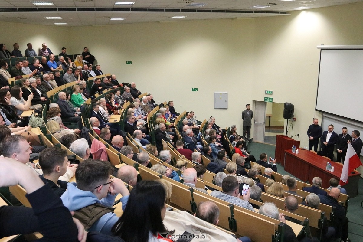 Spotkanie z Patrykiem Jakim i Jackiem Ozdobą w Ostrołęce [09.03.2025] - zdjęcie #20 - eOstroleka.pl