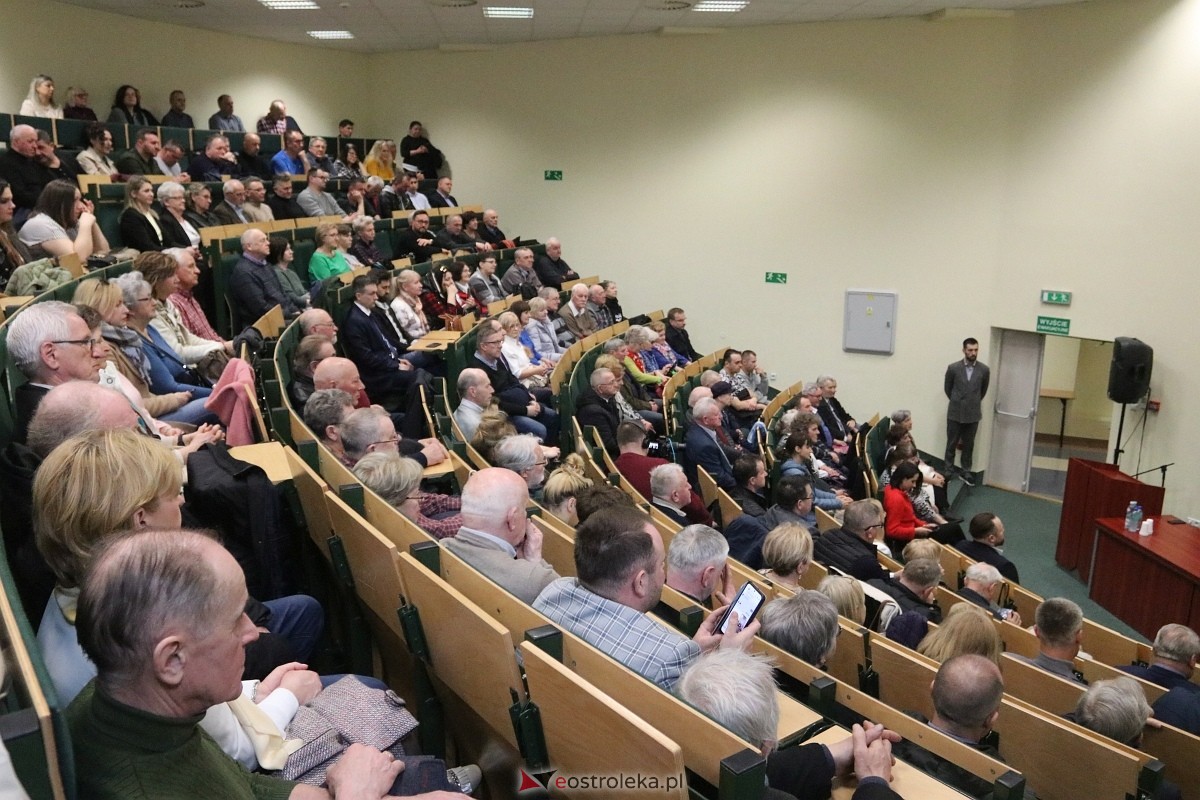 Spotkanie z Patrykiem Jakim i Jackiem Ozdobą w Ostrołęce [09.03.2025] - zdjęcie #18 - eOstroleka.pl