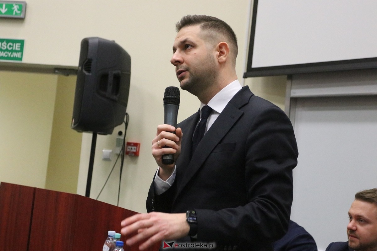 Spotkanie z Patrykiem Jakim i Jackiem Ozdobą w Ostrołęce [09.03.2025] - zdjęcie #14 - eOstroleka.pl