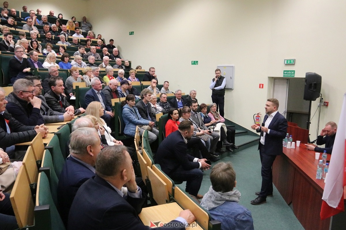 Spotkanie z Patrykiem Jakim i Jackiem Ozdobą w Ostrołęce [09.03.2025] - zdjęcie #9 - eOstroleka.pl