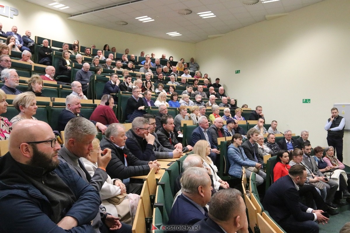 Spotkanie z Patrykiem Jakim i Jackiem Ozdobą w Ostrołęce [09.03.2025] - zdjęcie #8 - eOstroleka.pl