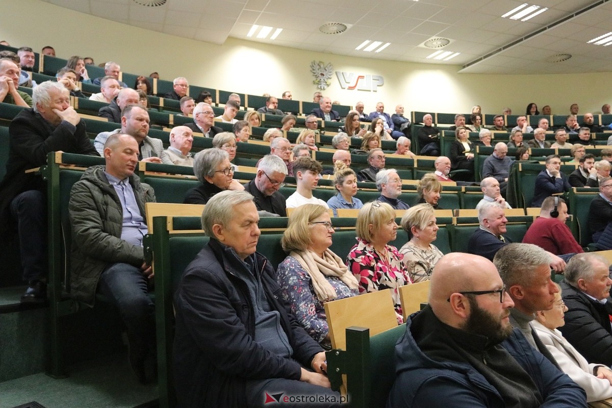 Spotkanie z Patrykiem Jakim i Jackiem Ozdobą w Ostrołęce [09.03.2025] - zdjęcie #7 - eOstroleka.pl