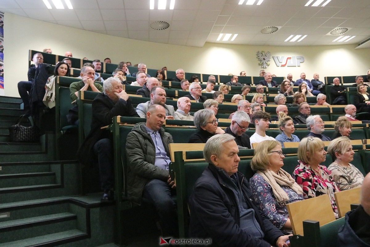 Spotkanie z Patrykiem Jakim i Jackiem Ozdobą w Ostrołęce [09.03.2025] - zdjęcie #6 - eOstroleka.pl