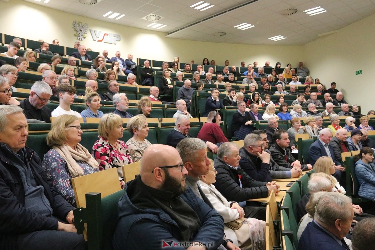 Spotkanie z Patrykiem Jakim i Jackiem Ozdobą w Ostrołęce [09.03.2025] - zdjęcie #5 - eOstroleka.pl