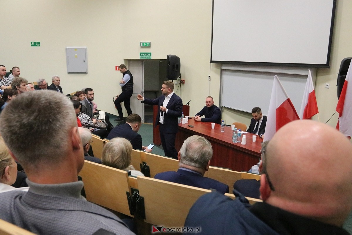 Spotkanie z Patrykiem Jakim i Jackiem Ozdobą w Ostrołęce [09.03.2025] - zdjęcie #4 - eOstroleka.pl