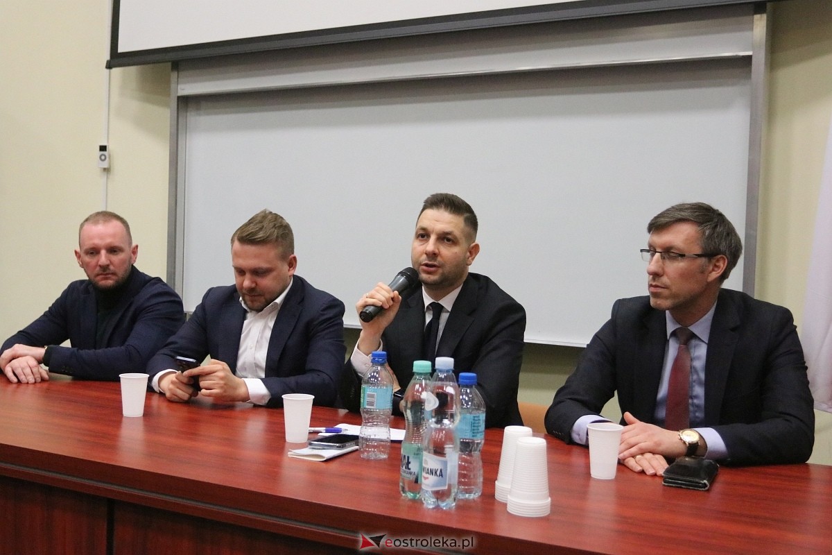 Spotkanie z Patrykiem Jakim i Jackiem Ozdobą w Ostrołęce [09.03.2025] - zdjęcie #3 - eOstroleka.pl