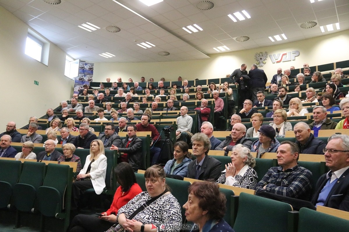 Spotkanie z Patrykiem Jakim i Jackiem Ozdobą w Ostrołęce [09.03.2025] - zdjęcie #1 - eOstroleka.pl