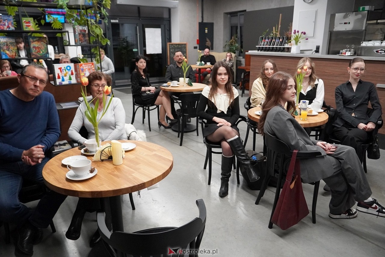 Premiera książki Aleksandry Pijanowskiej Palimpsest w MŻW [11.03.2025] - zdjęcie #4 - eOstroleka.pl