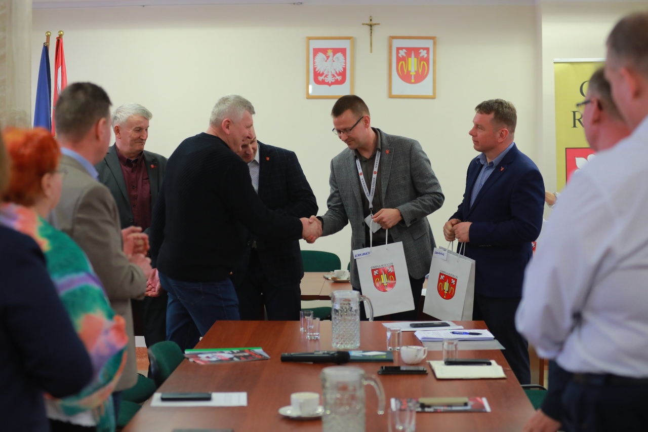 Sesja Rady Gminy w Rzekuniu z akcentami charytatywnymi [12.03.2025] - zdjęcie #39 - eOstroleka.pl