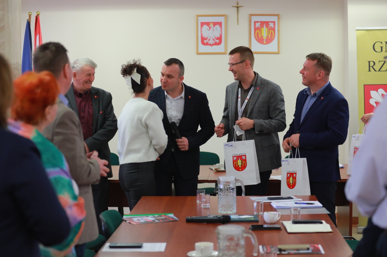 Sesja Rady Gminy w Rzekuniu z akcentami charytatywnymi [12.03.2025] - zdjęcie #38 - eOstroleka.pl