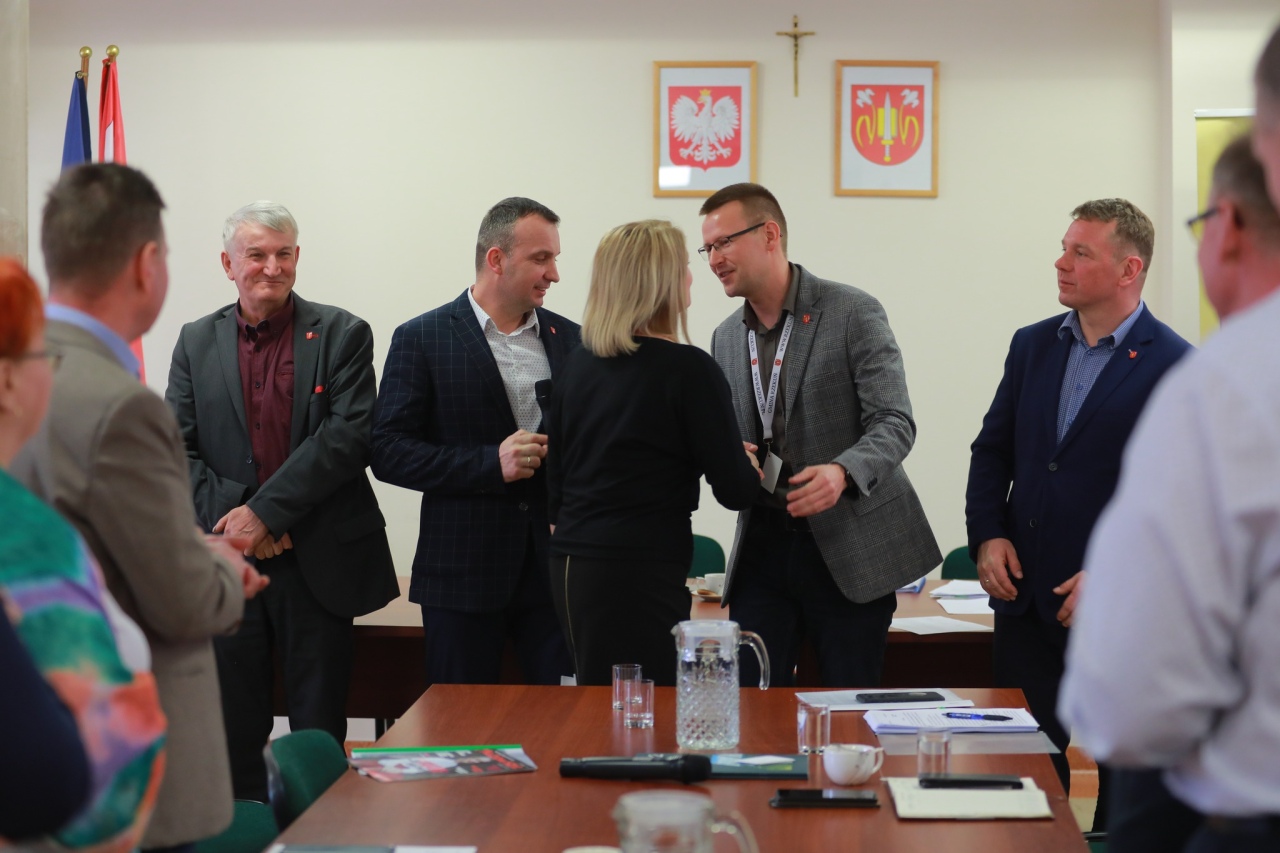 Sesja Rady Gminy w Rzekuniu z akcentami charytatywnymi [12.03.2025] - zdjęcie #30 - eOstroleka.pl