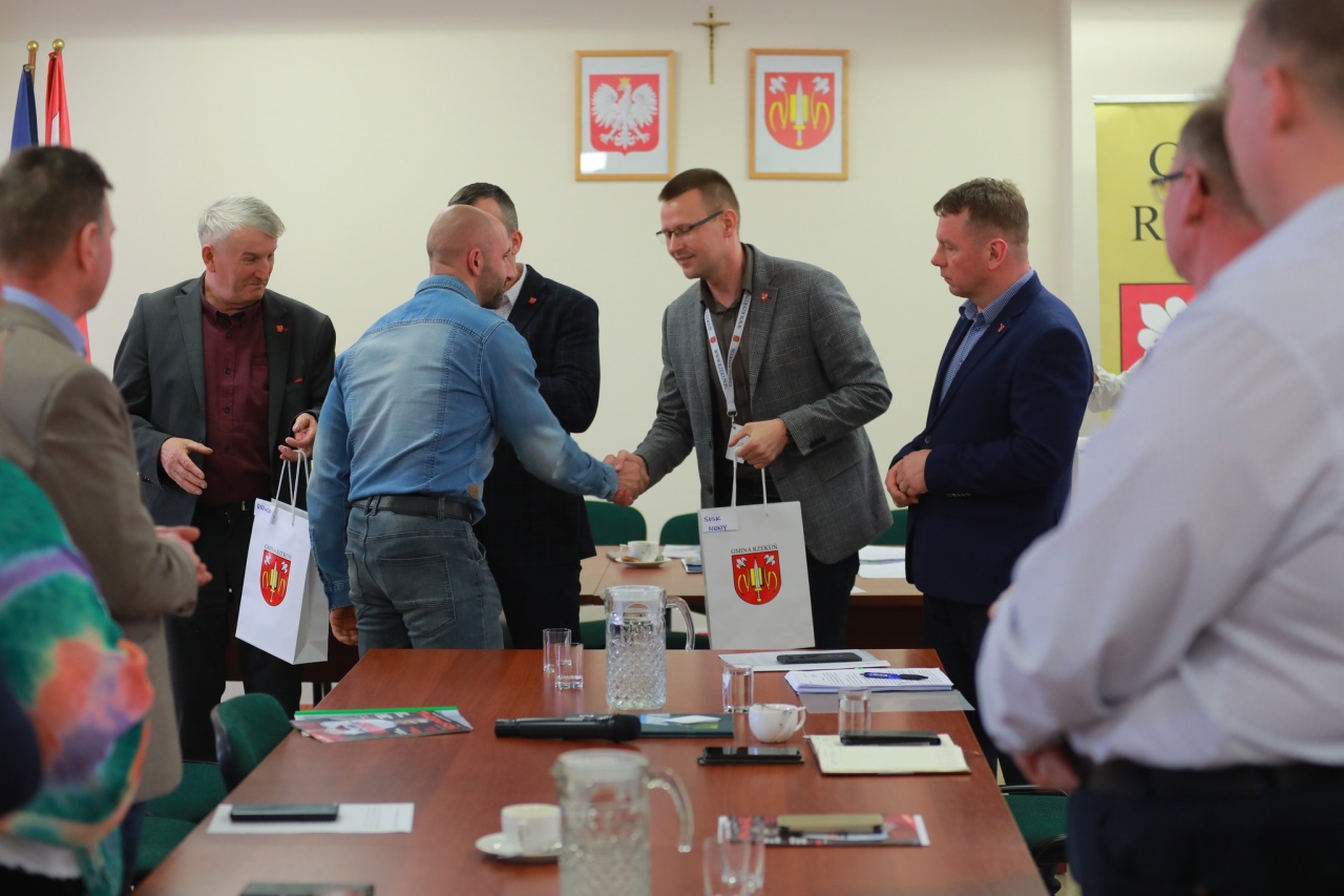 Sesja Rady Gminy w Rzekuniu z akcentami charytatywnymi [12.03.2025] - zdjęcie #19 - eOstroleka.pl