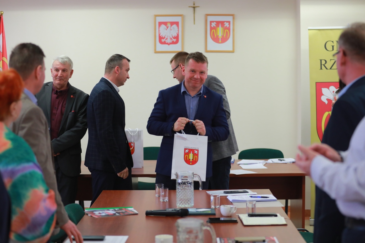 Sesja Rady Gminy w Rzekuniu z akcentami charytatywnymi [12.03.2025] - zdjęcie #16 - eOstroleka.pl