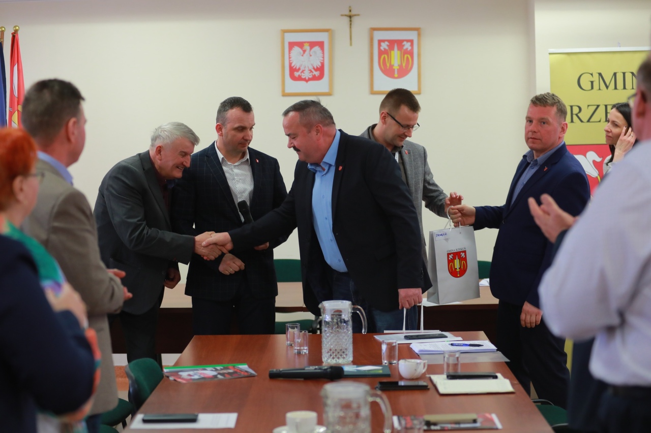Sesja Rady Gminy w Rzekuniu z akcentami charytatywnymi [12.03.2025] - zdjęcie #13 - eOstroleka.pl
