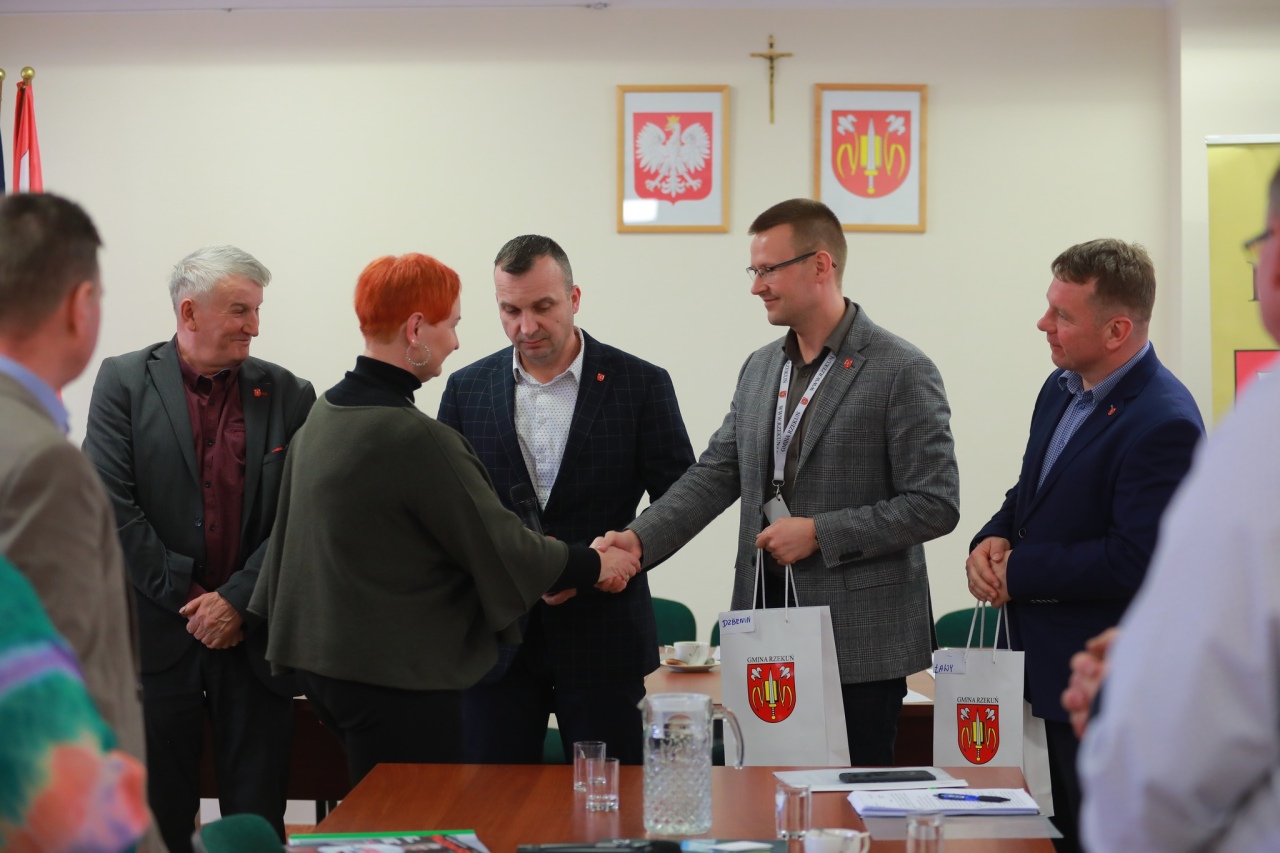 Sesja Rady Gminy w Rzekuniu z akcentami charytatywnymi [12.03.2025] - zdjęcie #5 - eOstroleka.pl