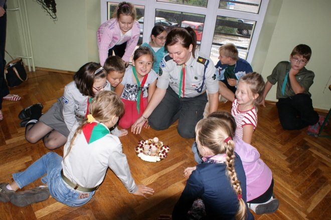 Skrzydlaci przyjaciele: Drużyna ostrołęckich zuchów obchodziła 5 urodziny (12.IX.2011) - zdjęcie #4 - eOstroleka.pl