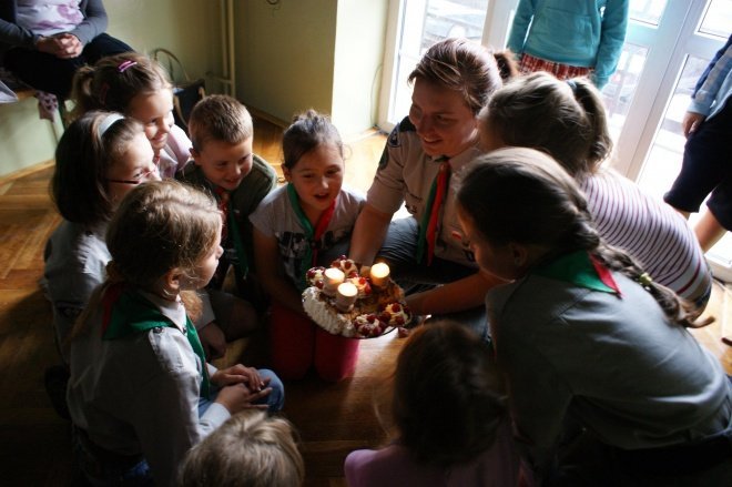 Skrzydlaci przyjaciele: Drużyna ostrołęckich zuchów obchodziła 5 urodziny (12.IX.2011) - zdjęcie #5 - eOstroleka.pl