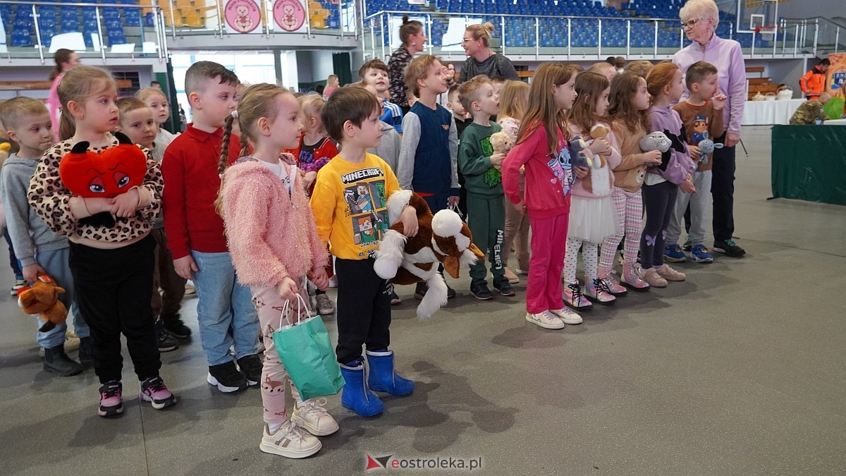 Finał akcji Misie z mmiłością w hali im. Arkadiusza Gołasia w Ostrołęce [13.03.2025] - zdjęcie #119 - eOstroleka.pl