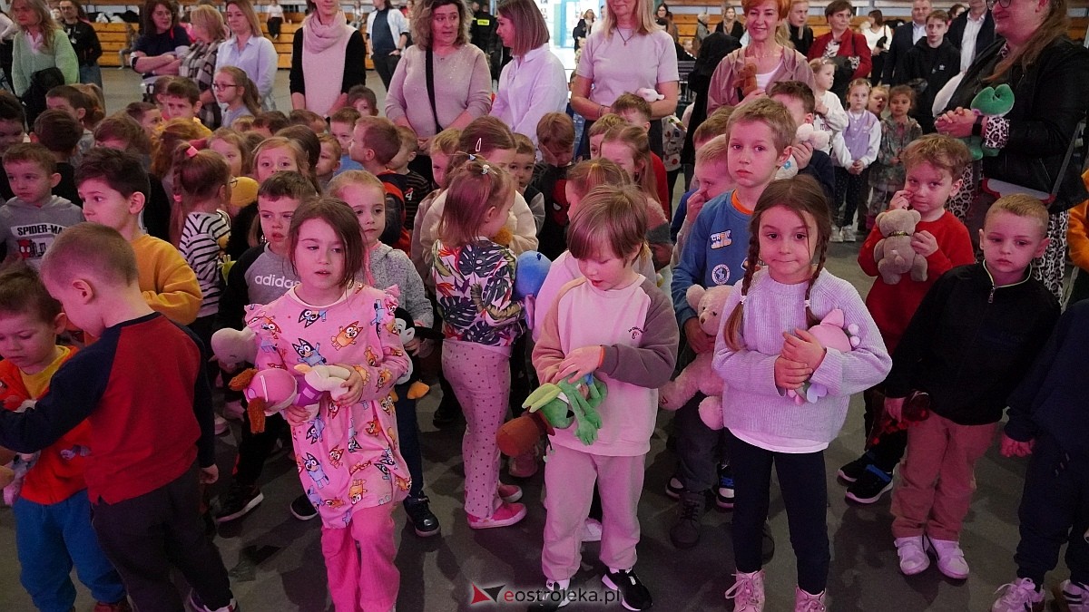 Finał akcji Misie z mmiłością w hali im. Arkadiusza Gołasia w Ostrołęce [13.03.2025] - zdjęcie #79 - eOstroleka.pl