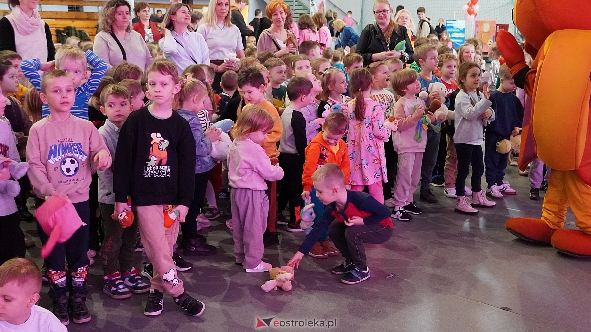 Finał akcji Misie z mmiłością w hali im. Arkadiusza Gołasia w Ostrołęce [13.03.2025] - zdjęcie #72 - eOstroleka.pl