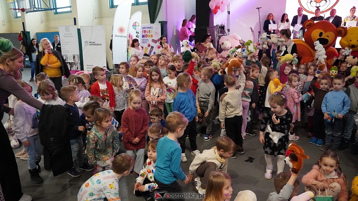 Finał akcji Misie z mmiłością w hali im. Arkadiusza Gołasia w Ostrołęce [13.03.2025] - zdjęcie #48 - eOstroleka.pl