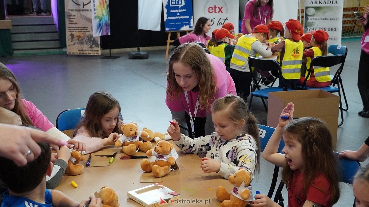 Finał akcji Misie z mmiłością w hali im. Arkadiusza Gołasia w Ostrołęce [13.03.2025] - zdjęcie #33 - eOstroleka.pl