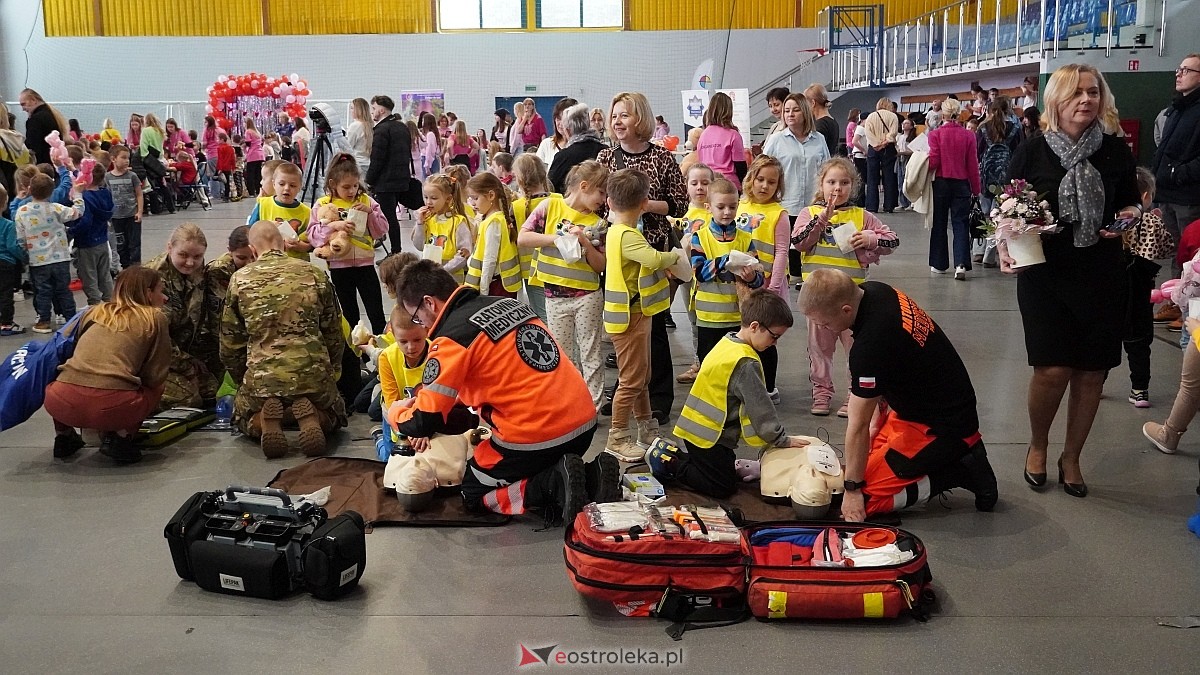 Finał akcji Misie z mmiłością w hali im. Arkadiusza Gołasia w Ostrołęce [13.03.2025] - zdjęcie #14 - eOstroleka.pl