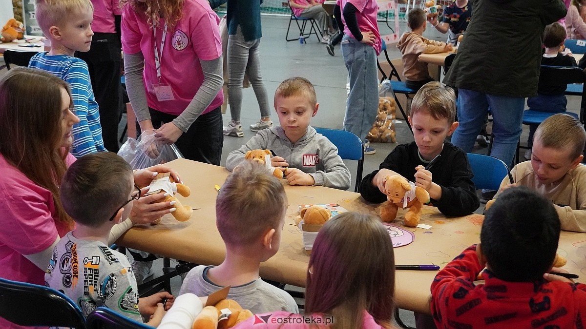 Finał akcji Misie z mmiłością w hali im. Arkadiusza Gołasia w Ostrołęce [13.03.2025] - zdjęcie #10 - eOstroleka.pl