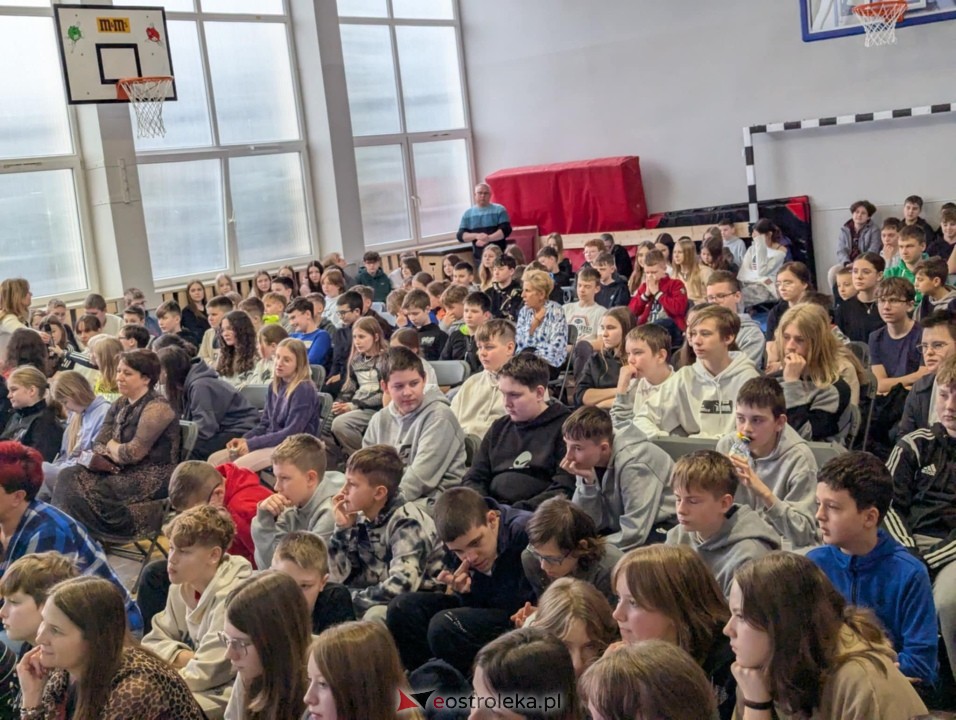 Spotkanie z Joanną Jędrzejczyk w SP nr 1 [13.03.2025] - zdjęcie #63 - eOstroleka.pl